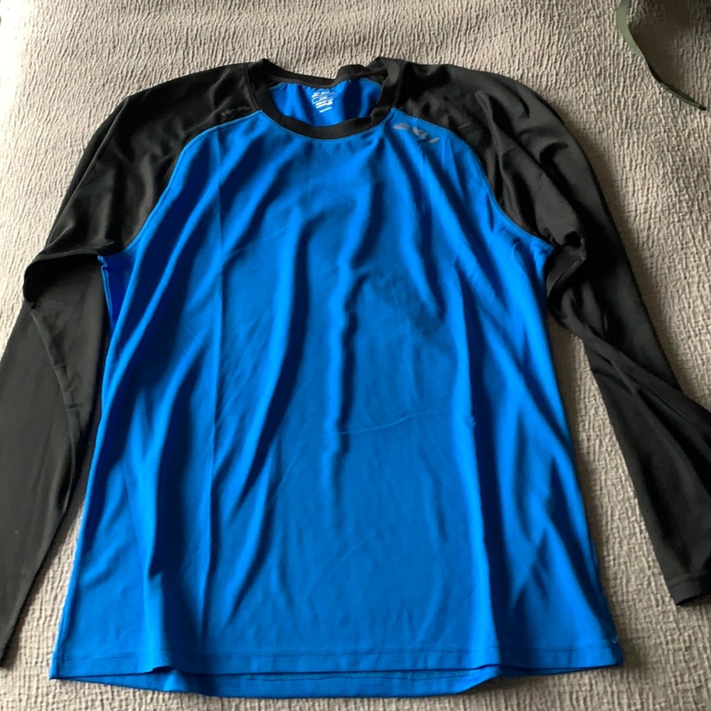 2XU shirt